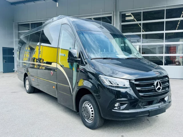 taxi-chaplin-montreux-minibus-bus-van