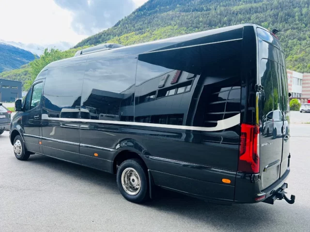taxi-chaplin-oriental-montreux-minibus-bus-van-2
